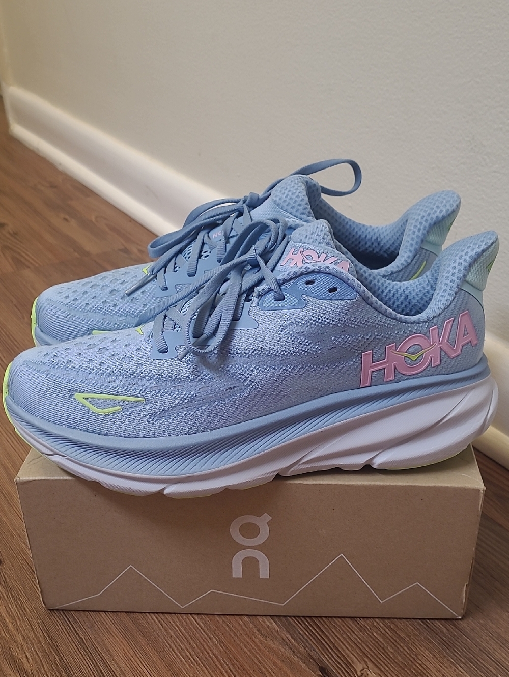 Hoka women Light Blue Sneakers with Pink Logo size 9 excelent
